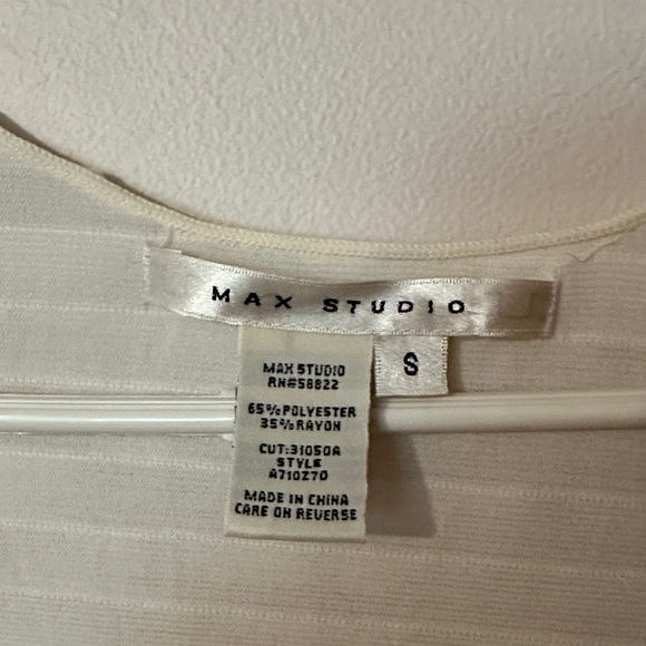 Max Studio Ivory‎ Textured Sleeveless Blouse - Picture 2 of 9